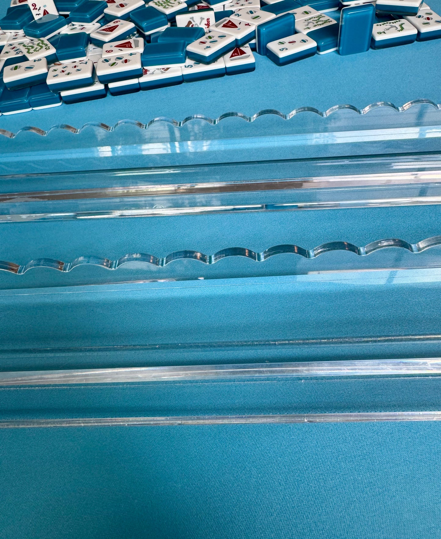 Luxe Acrylic Scalloped Mahjong Rack