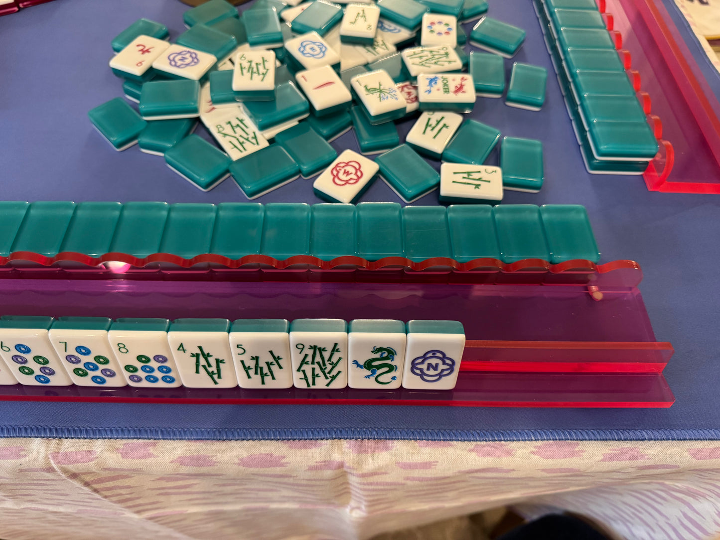 Luxe Acrylic Scalloped Mahjong Rack - Pink